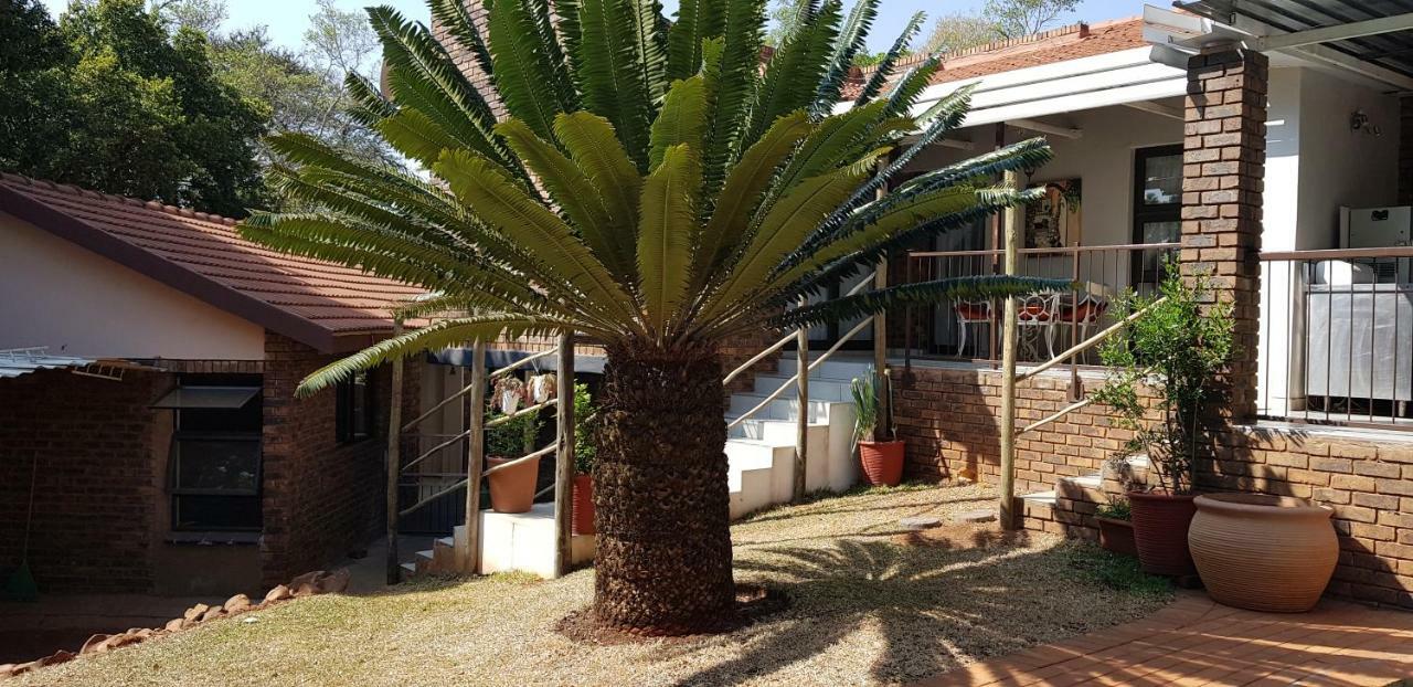 House Mulberry Guesthouse Pretoria-Noord Eksteriør bilde